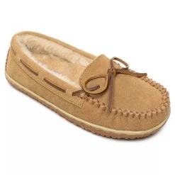 Minnetonka Moccasin Co 'Minnetonka' Women's Tilia Pile Lined Moc Slipper - Cinnamon